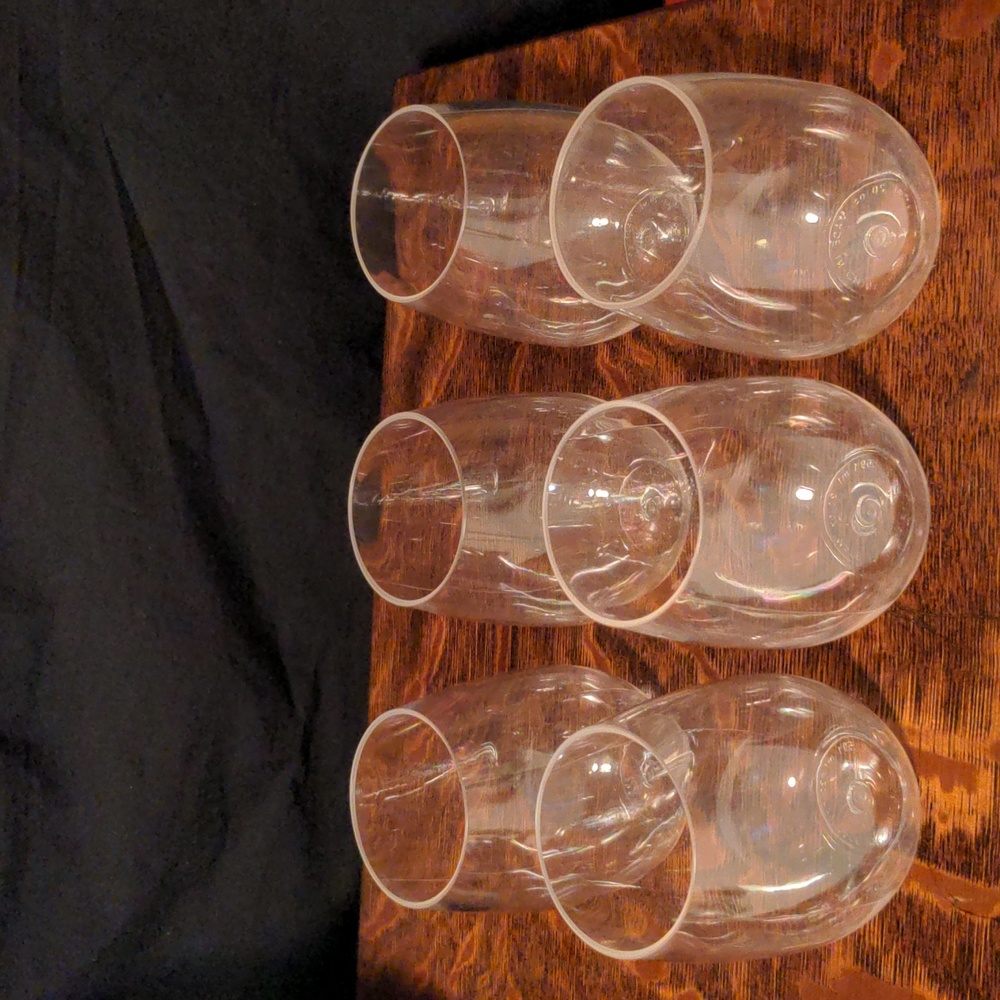 Set of 6 Clear Plastic Stemless Wine Glasses  30 Ounce Capacity Per Glass